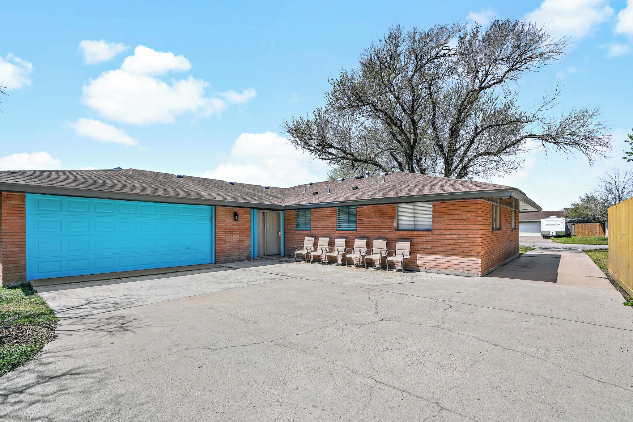 Comfort House | Exterior