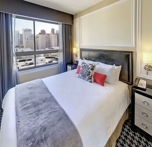 Cozy 1-bedroom resort in fabulous San Francisco with AC and gym.