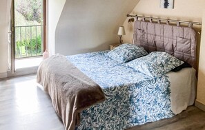 2 chambres, fer et planche à repasser, lit parapluie