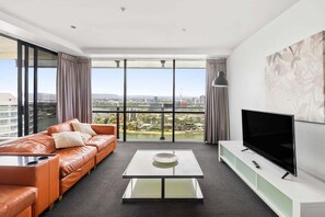 TV - 1BRM + Study River View at Circle on Cavill (Gold Coast)