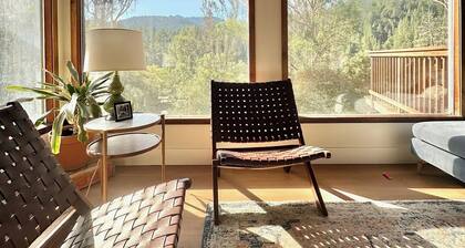 Large Cabin on Ave of Giants with private Eel River access