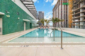 Outdoor pool, a heated pool - Chic Crosby Condo Miami Worldcenter Downtown (Miami)
