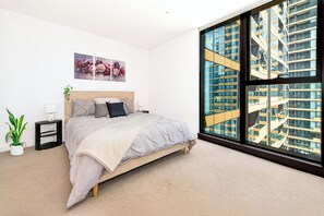 1 bedroom, Internet, bed sheets - Early check in | Pool, Spa & Sauna | Centralised (Docklands)