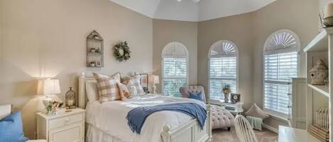 5 makuuhuonetta, silitysrauta/-lauta, Wi-Fi, vuodevaatteet