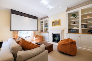 Smart TV, fireplace, books, stereo