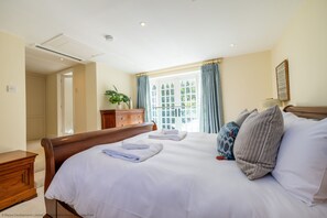 4 chambres, fer et planche à repasser, Wi-Fi gratuit, draps fournis