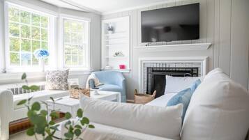 Superior House, Patio, Garden View | Living area