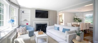 Family Cottage with 4 King Beds 