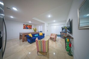 Smart-TV, Tischtennisplatte