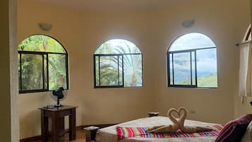 3 bedrooms, in-room safe, iron/ironing board, travel crib