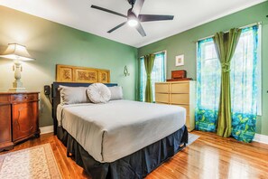 2 chambres, fer et planche à repasser, Wi-Fi, draps fournis