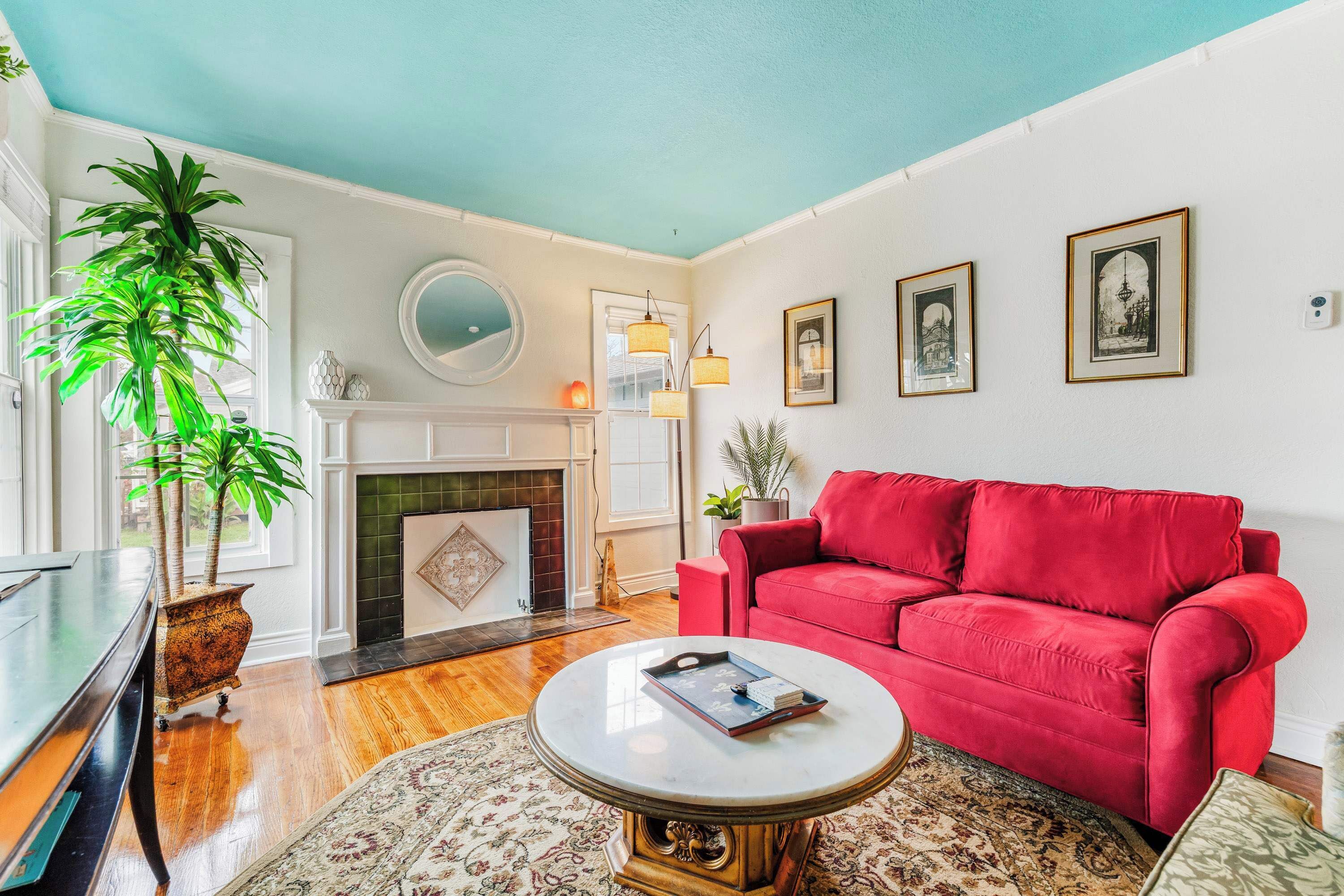 スマートテレビ、書庫、書斎 / ワークスペース