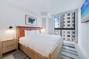 1 Schlafzimmer, Schreibtisch, Bügeleisen/Bügelbrett, Reisekinderbett