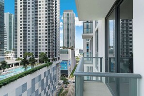 Property grounds - Miami Highline-Heated Pool, Cabanas (Miami)