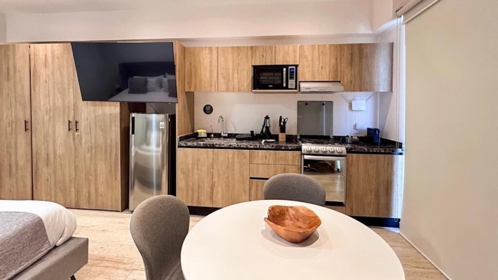 Departamento urbano, balcón, vista a la ciudad | Cocina privada