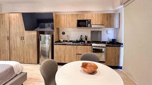 Departamento urbano, balcón, vista a la ciudad | Cocina privada