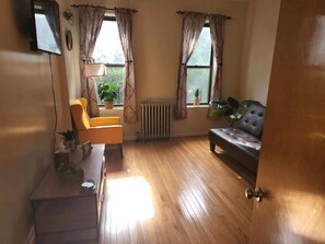 Living area - 3-bedroom apartment rental (Brooklyn)