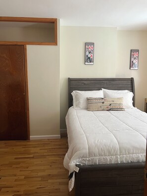 3 bedrooms, iron/ironing board, WiFi, bed sheets