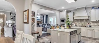 Southern Sisters Retreat - The Arnita: Hot Tub & Sauna_Near MSU Starkville