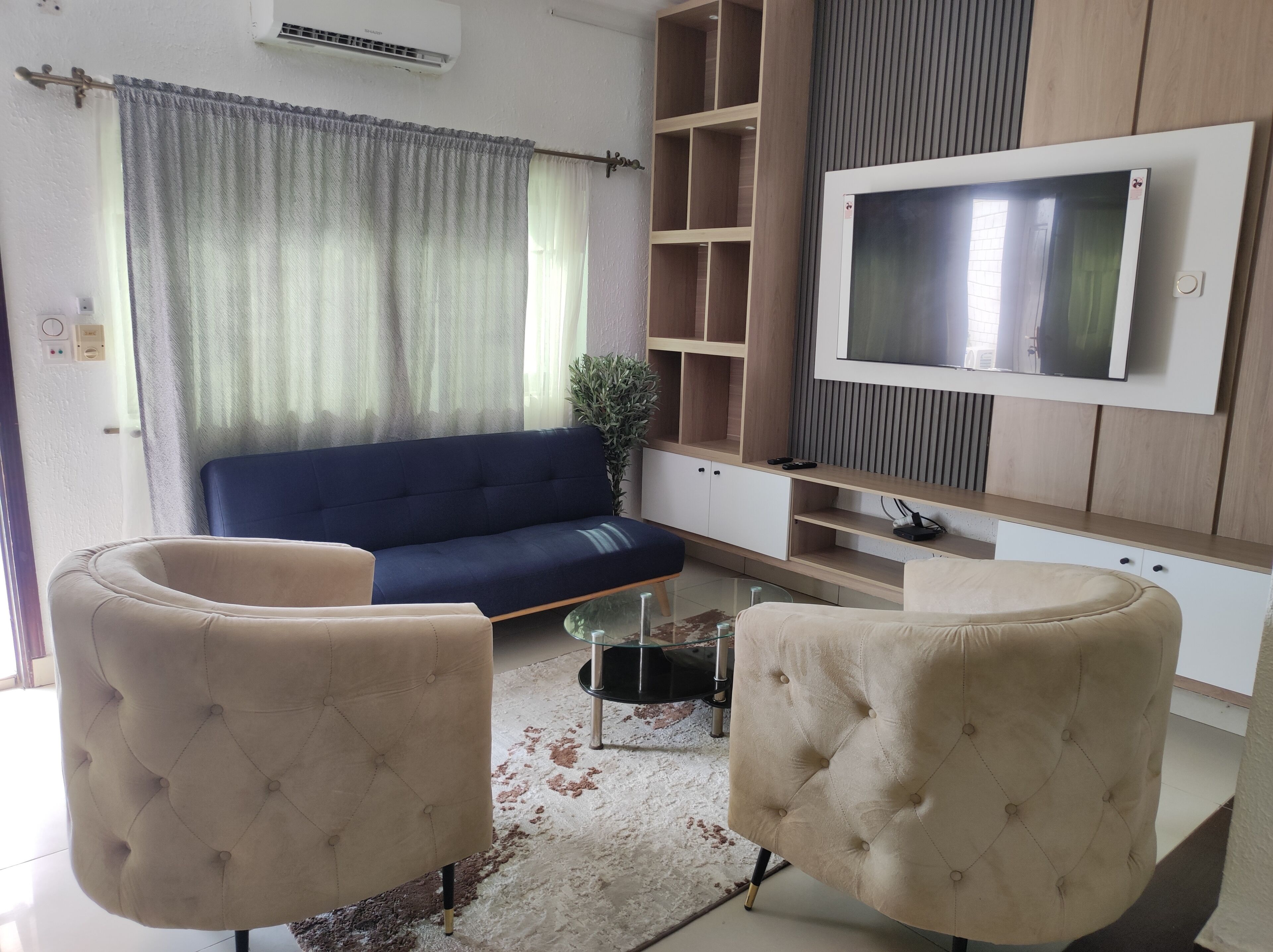 办公桌、笔记本电脑工作区、熨斗/熨板、免费 WiFi