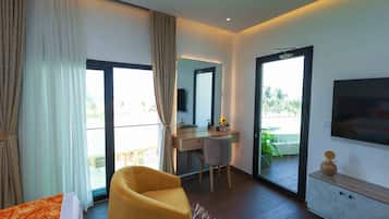 Skrivebord, skrivebord for bærbar PC og strykejern/-brett