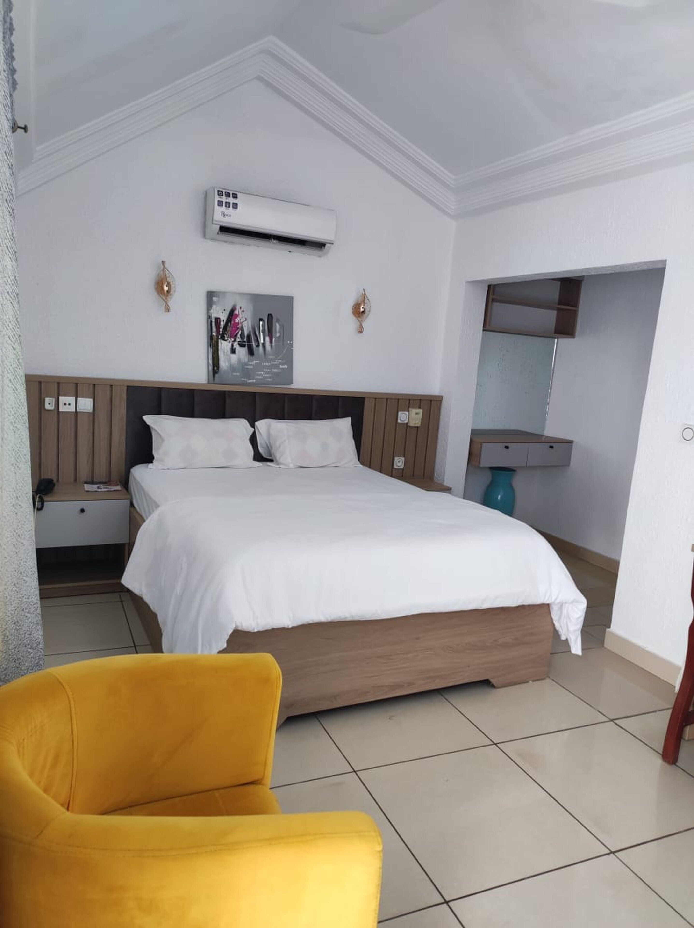 Habitación estándar, balcón, vista a la ciudad | Escritorio y espacio para trabajar con laptop 