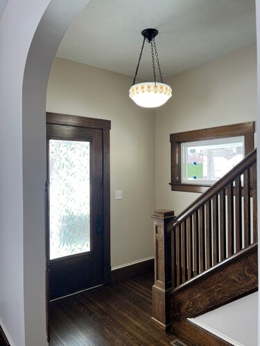 Historic 5BR Geneva Retreat – Remodeled Charm Near Lake Erie & Wineries