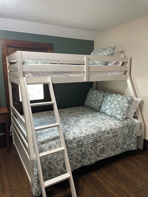 5 bedrooms, free WiFi, bed sheets