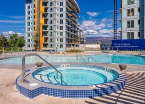 Piscine extérieure, piscine chauffée