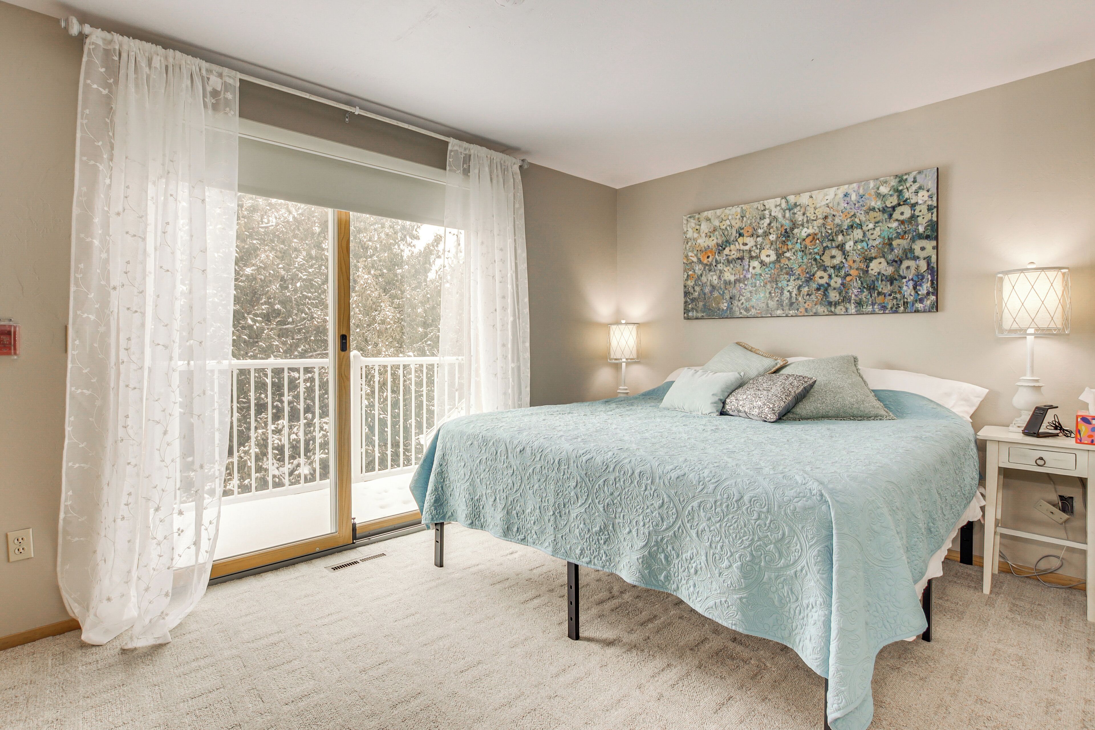 2 bedrooms, iron/ironing board, internet, bed sheets