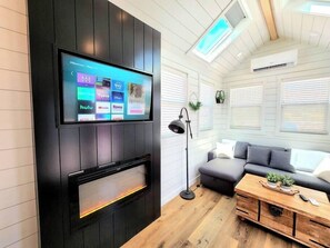 Fernseher, Kamin, Arbeitsbereiche