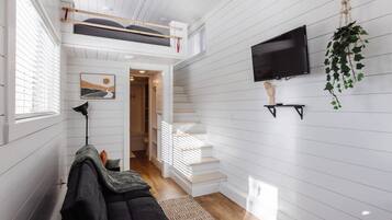 Een televisie en een kantoor