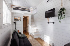 Een televisie en een kantoor