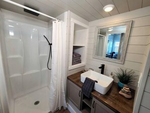 Shower, hair dryer, towels, soap - Tiny Home + Private Hot Tub | Zion Adventure Base (Apple Valley)