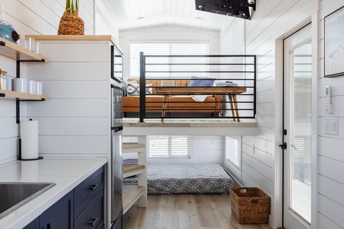 Cuna de viaje, wifi y ropa de cama 