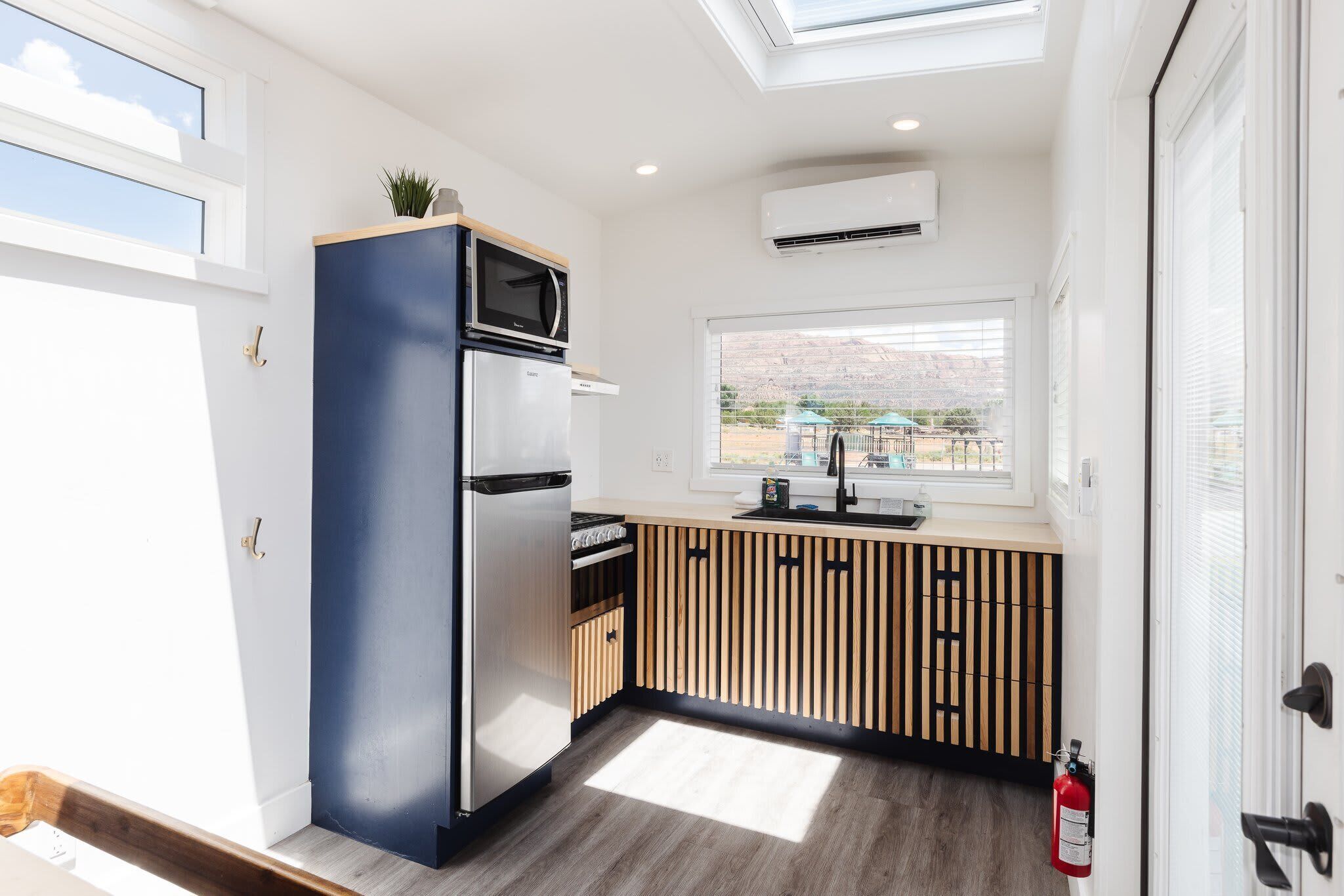 冰箱、微波炉、烤箱、炉灶