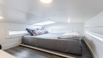 1 bedroom, travel crib, WiFi (free), bed sheets