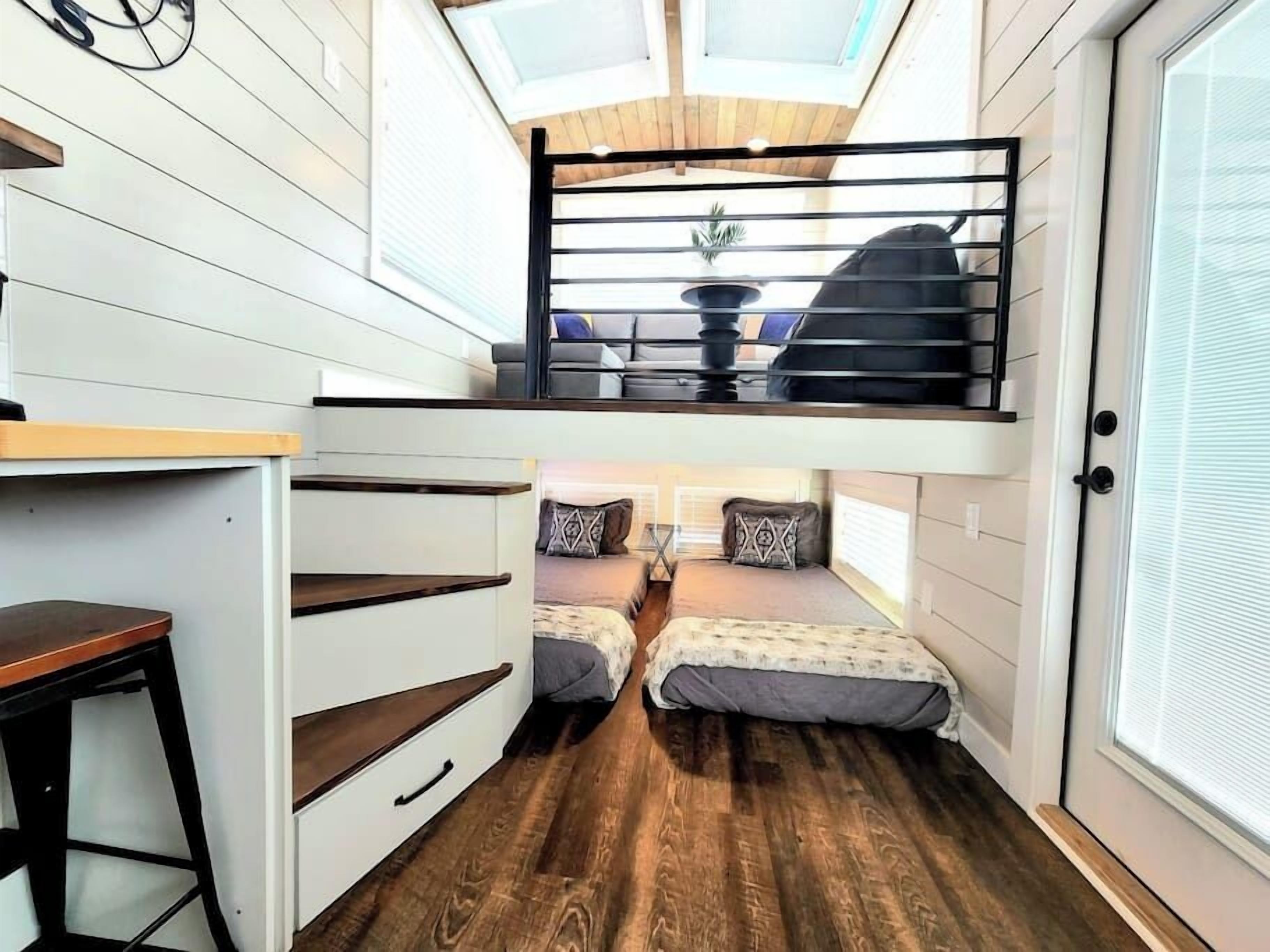 Vauvan matkasänky, Wi-Fi, vuodevaatteet