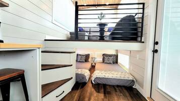 Vauvan matkasänky, Wi-Fi, vuodevaatteet