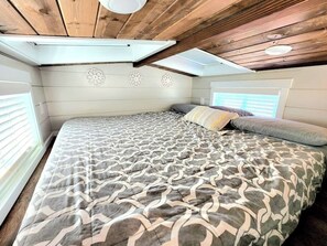 Vauvan matkasänky, Wi-Fi, vuodevaatteet