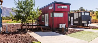 Pet-Friendly Stay Near Zion • Trails • BBQ & Deck