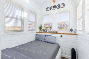 Vauvan matkasänky, Wi-Fi, vuodevaatteet