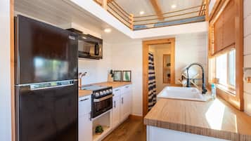 Refrigerador, microondas, horno, placa de cocina
