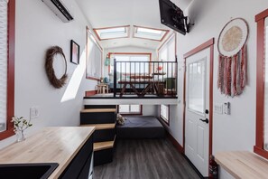 2 slaapkamers, reisbedje, wifi, beddengoed