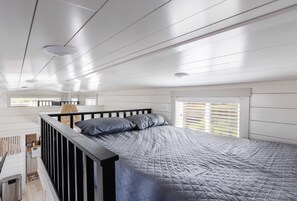 A bedroom with a bed, a window, and a view of the outdoors. - Pet-Friendly Zion Group Getaway (Apple Valley)