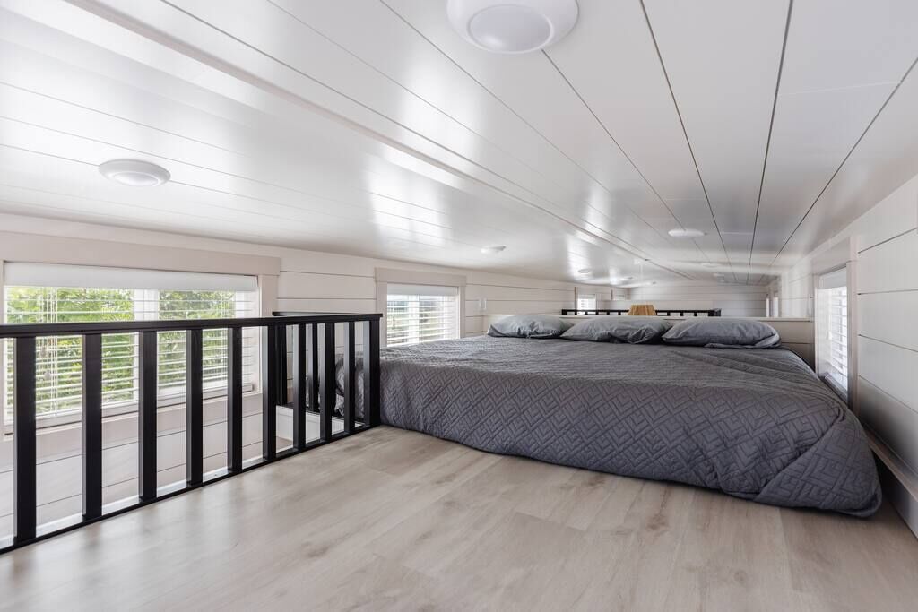 2 bedrooms, travel cot, WiFi, bed sheets