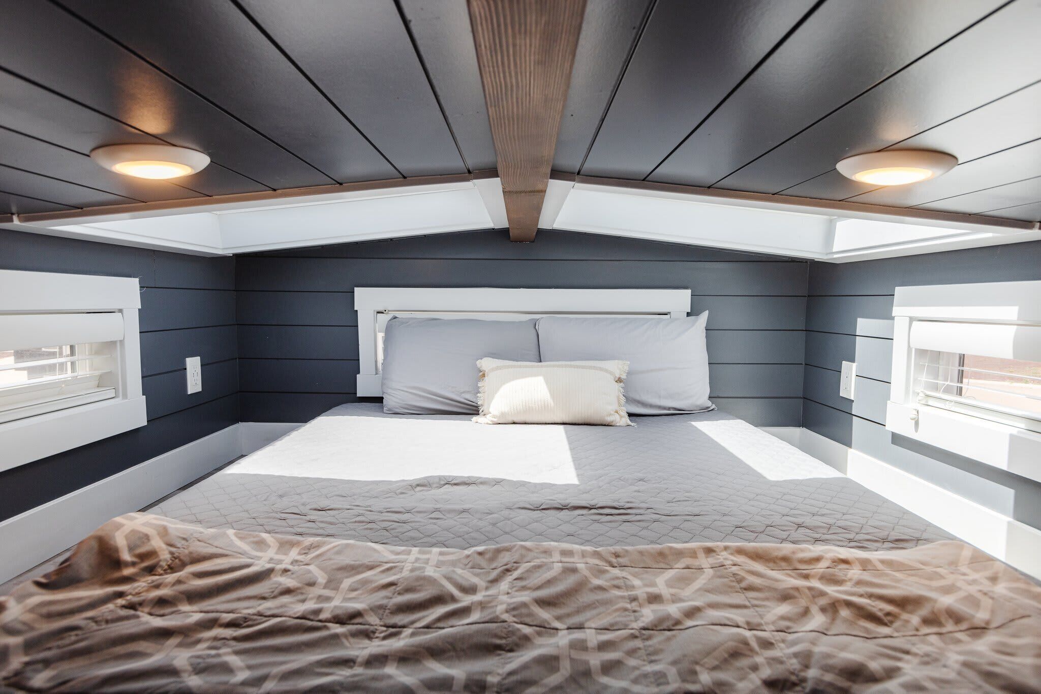 Vauvan matkasänky, Wi-Fi, vuodevaatteet