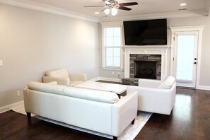 Smart TV, DVD player, computer monitors, printers - 2026 Augusta Masters Week Luxury Rental, 7 Miles from Augusta National Golf Club (Martinez)