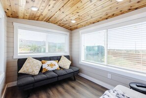 Een televisie en een kantoor