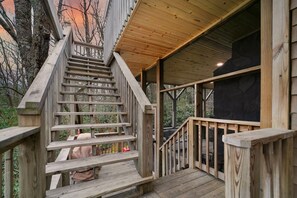 Terrace/patio - Bear Bunker - 10 minutes from Highlands and 12 minutes from Cashiers (Highlands)